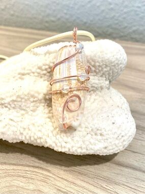 110. Handcrafted Melbourne Beach, FL Seashell Pendant Necklace in Rose Gold Wire